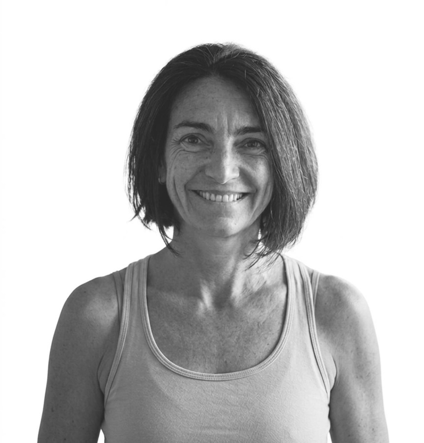 Black-and-white portrait of Paula Santos