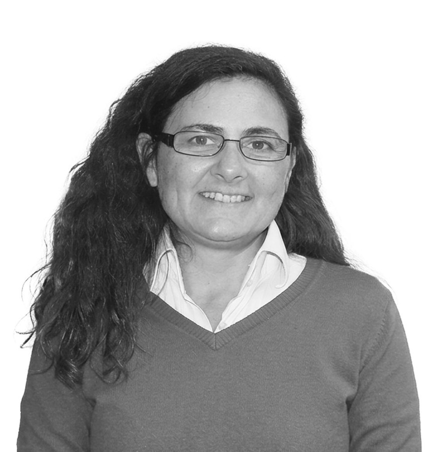 Black-and-white portrait of Carla Moreira